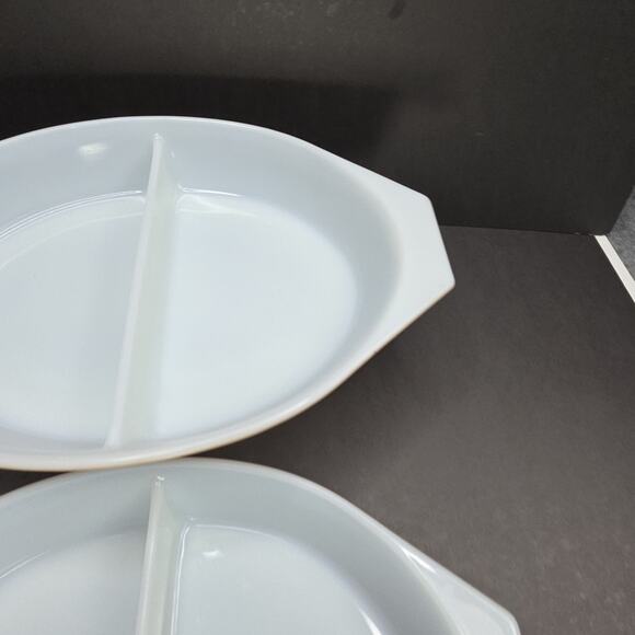 Pyrex Early American 1.5 Quart Divided Oval Covered Casserole Dish Set of 2. - Picture 7 of 13